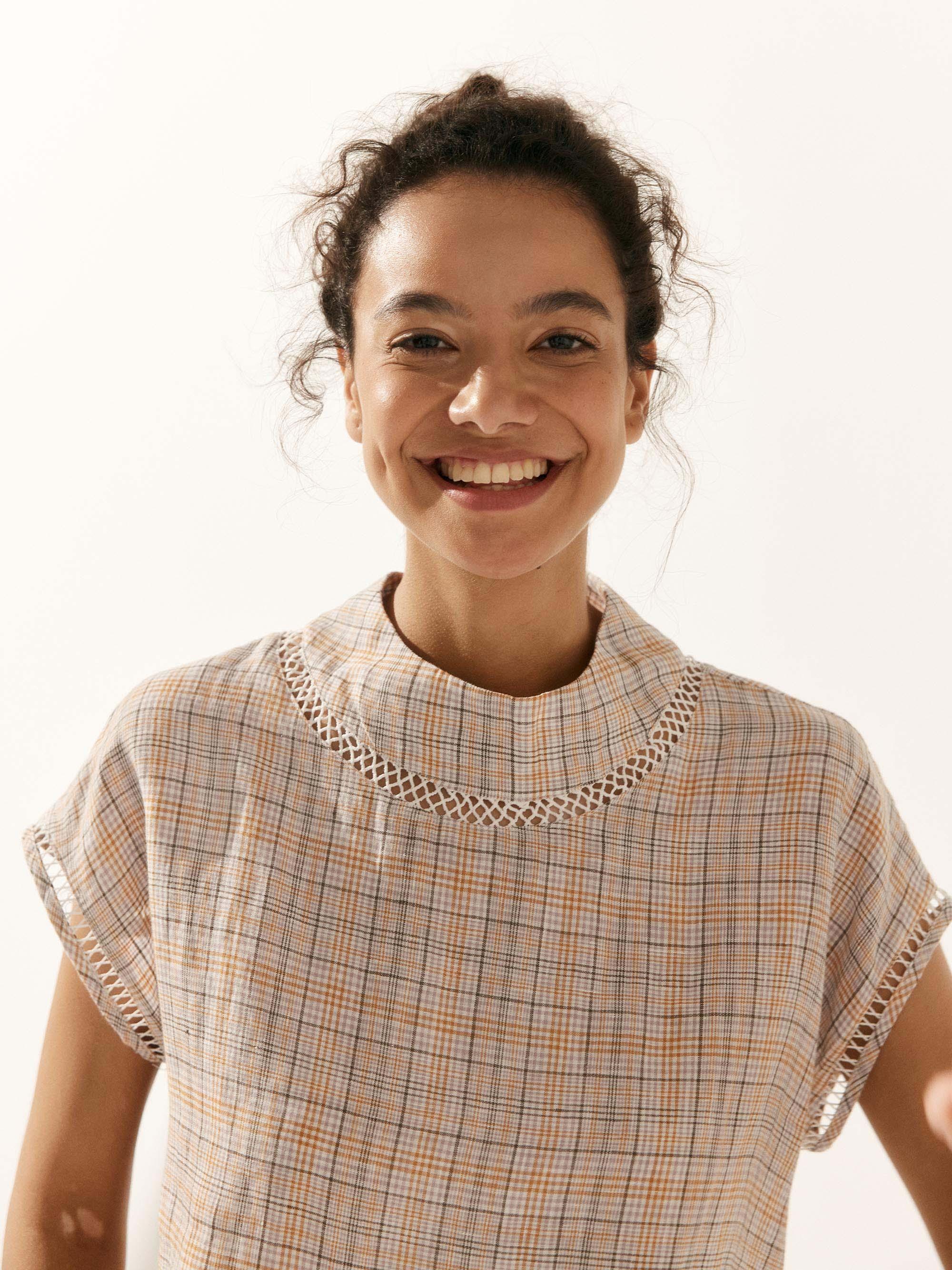 100% Linen Gingham Checked Cutout Turtleneck Top CAROL