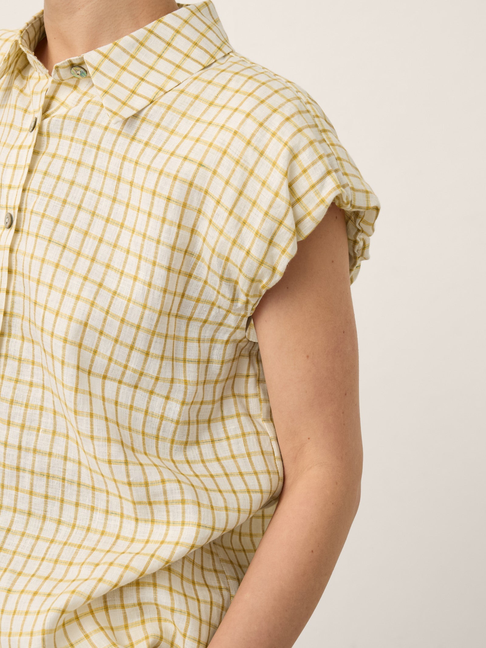 100% Linen Gingham Ruffle Sleeve Shirt CYBELLE