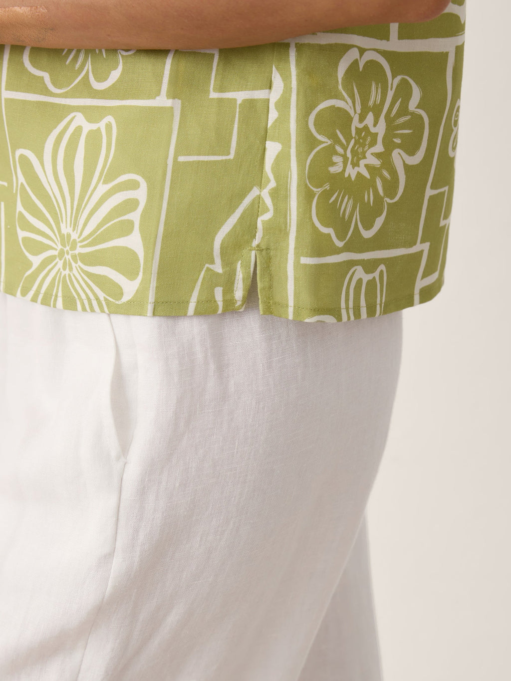 Linen Geometric Floral Stand-Collar Top DELPHINA